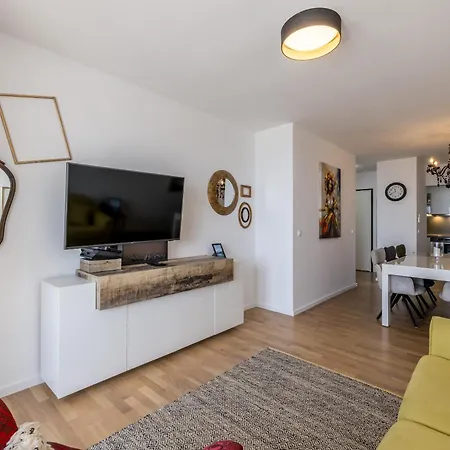 Apartment Beachaholic M&g, Luxury Seaside On Znjan Split