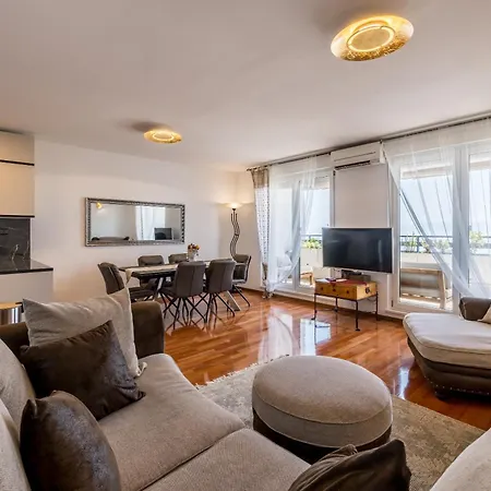 Beachaholic M&g, Luxury Seaside On Znjan Apartment Split