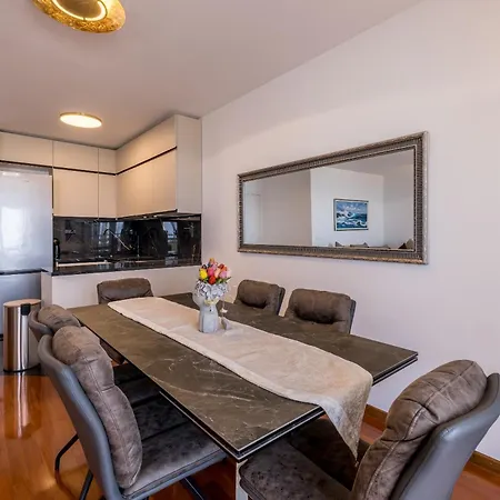 Apartment Beachaholic M&g, Luxury Seaside On Znjan