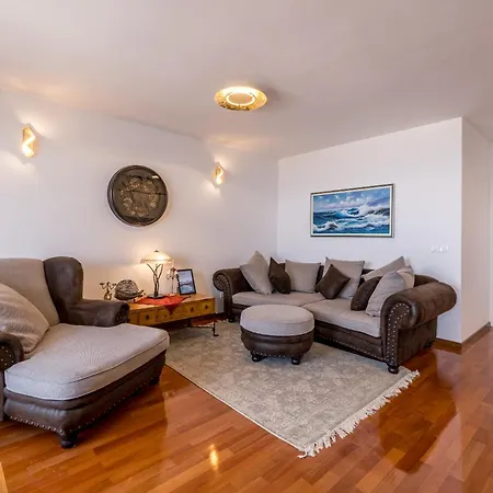 Apartment Beachaholic M&g, Luxury Seaside On Znjan Split