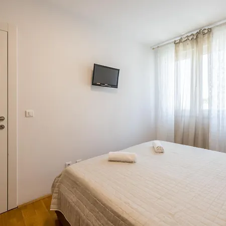 Apartment Beachaholic M&g, Luxury Seaside On Znjan Split