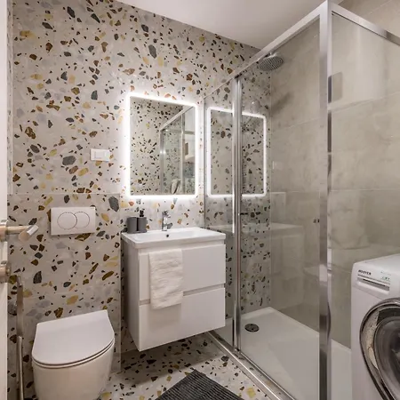 Apartment Beachaholic M&g, Luxury Seaside On Znjan Split