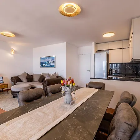 Beachaholic M&g, Luxury Seaside On Znjan Апартаменты