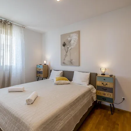 Beachaholic M&g, Luxury Seaside On Znjan Апартаменты *